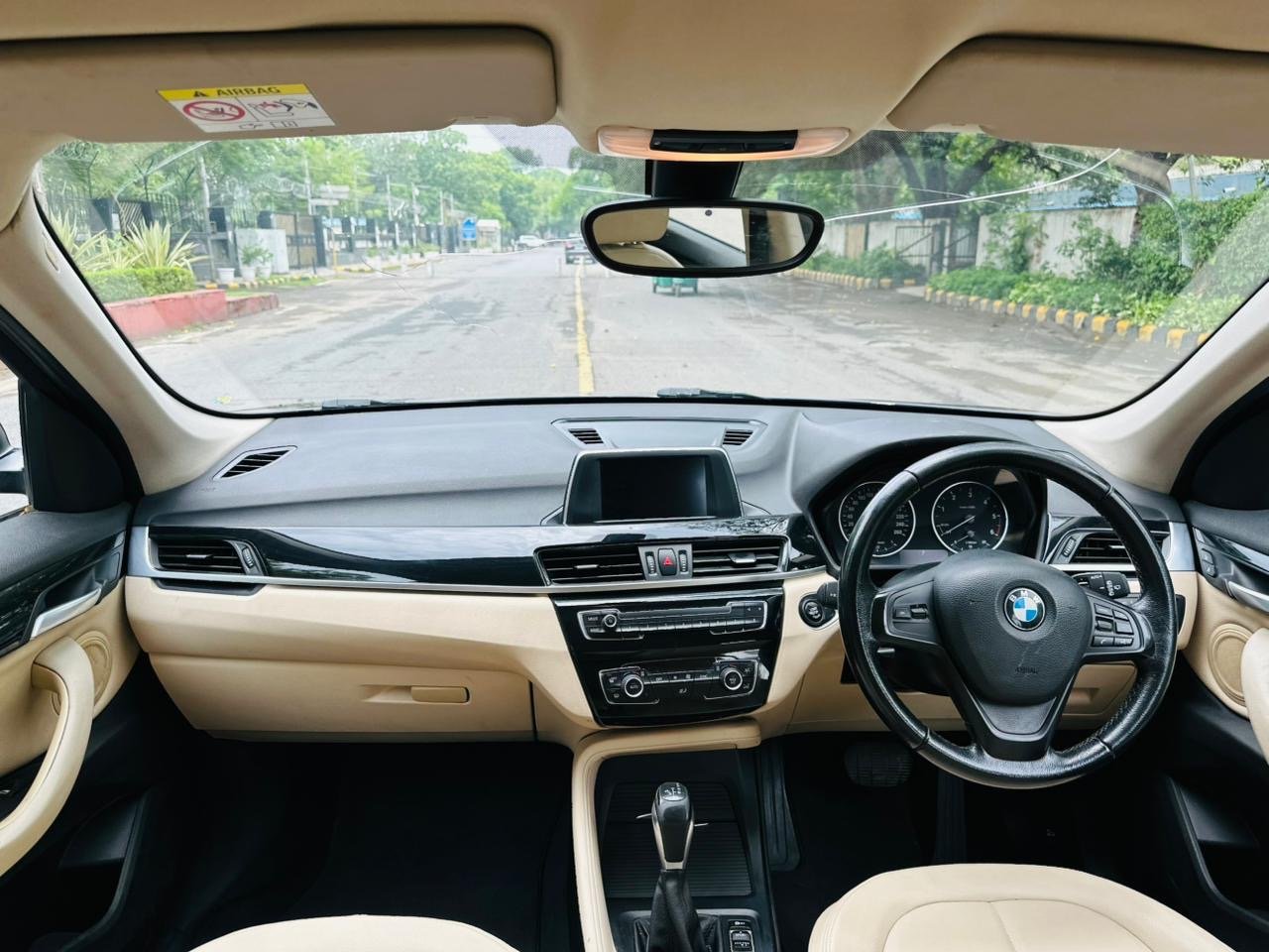 BMW X1 sDrive20d 2018 Mediterranean Blue - Interior