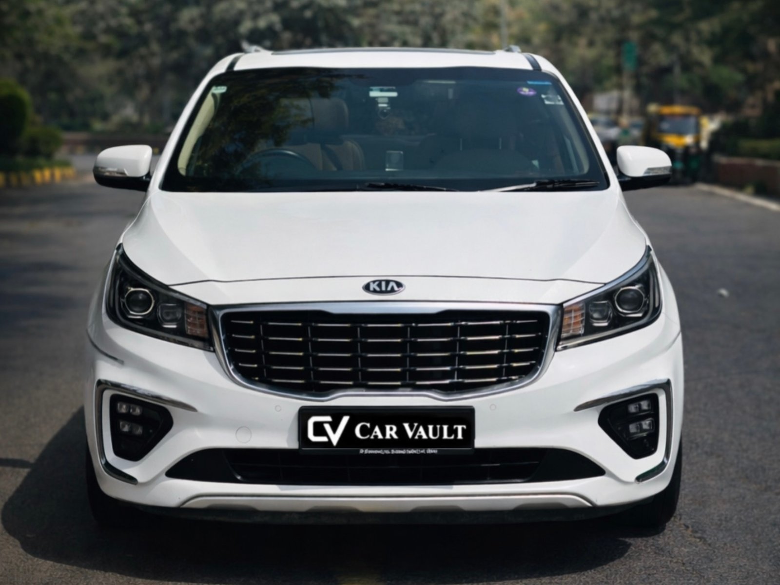 Kia Carnival Limousine 2020 - Front View