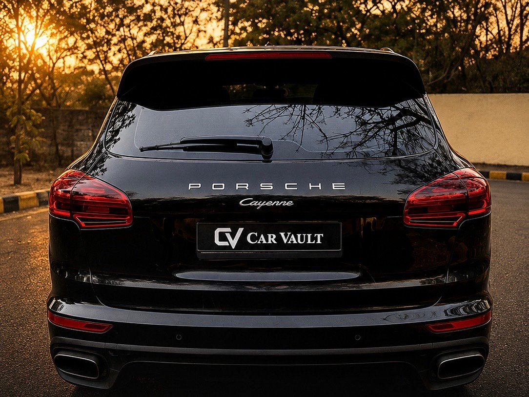 Porsche Cayenne 2018 - Side View