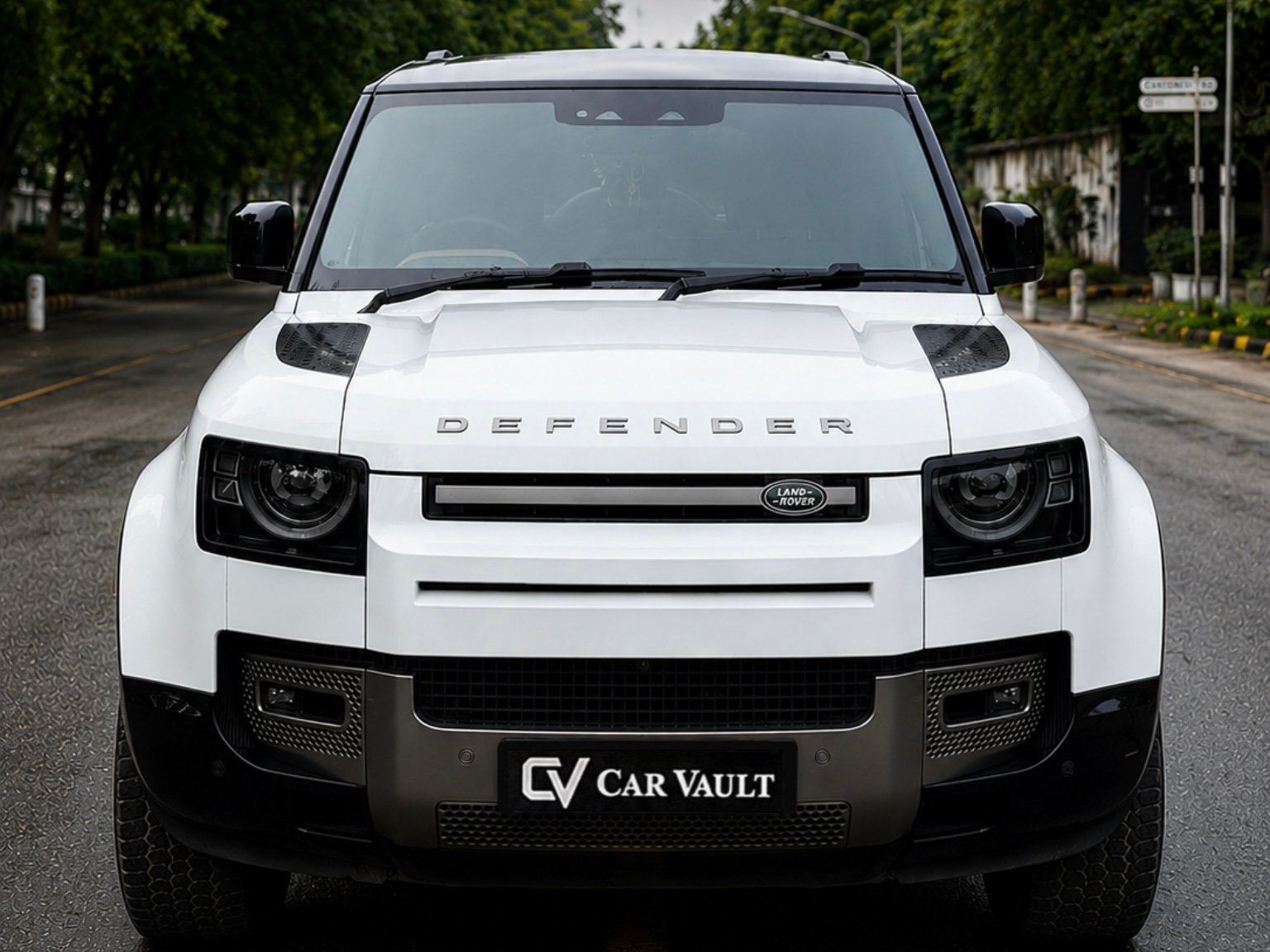 Land Rover Defender 110 V8 2026 White - Front