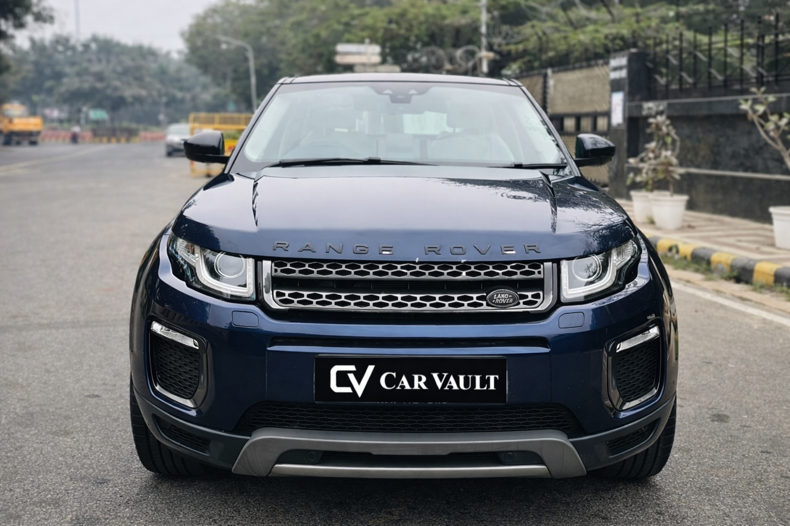 Range Rover Evoque HSE - Front View