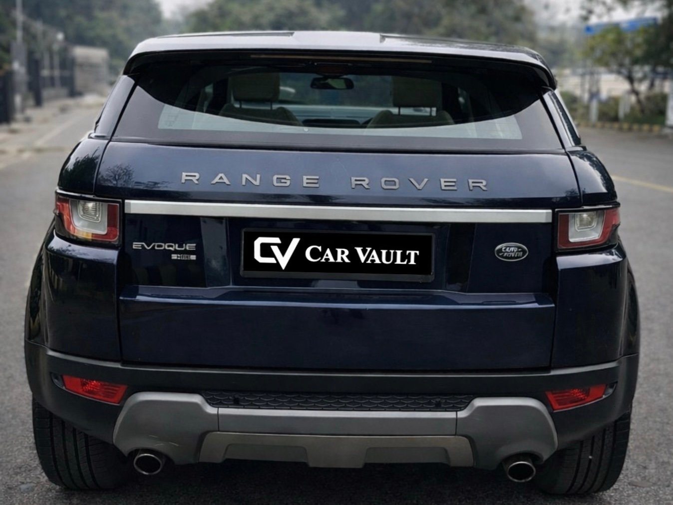 Range Rover Evoque HSE - Side View