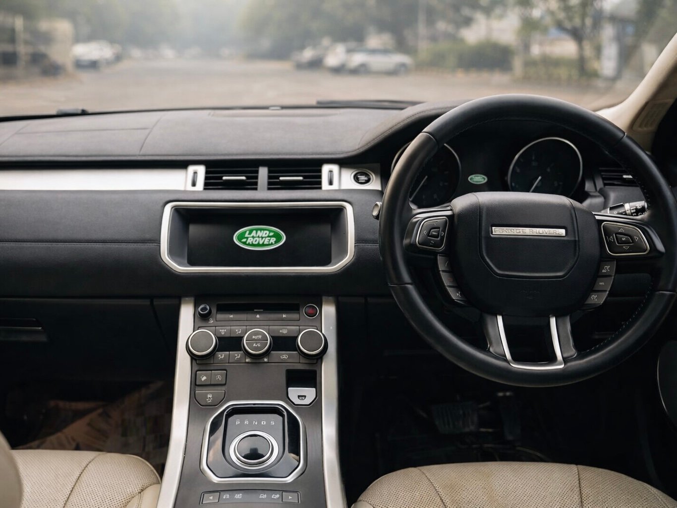 Range Rover Evoque HSE - Interior