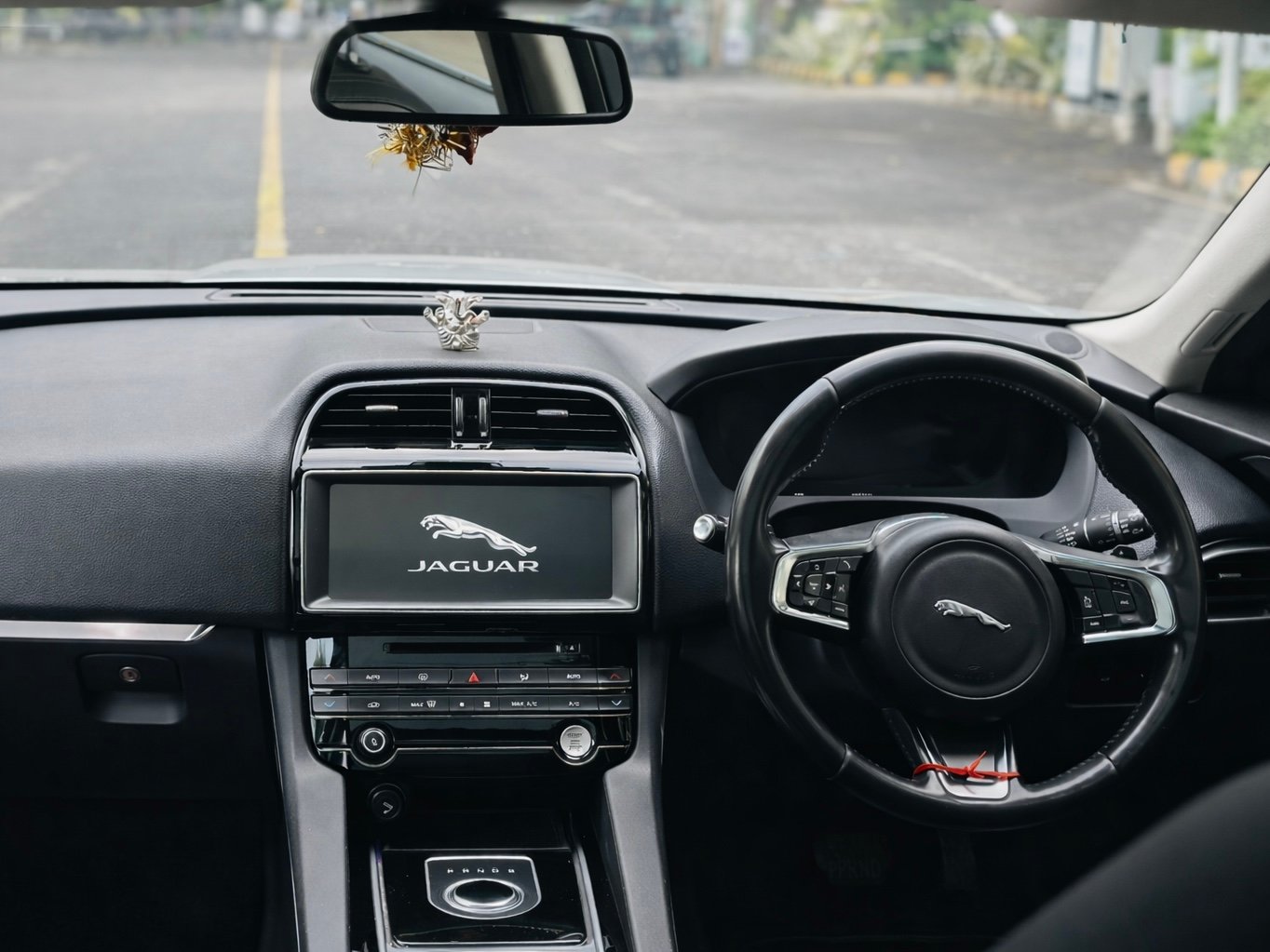 Jaguar F-Pace Prestige - Interior