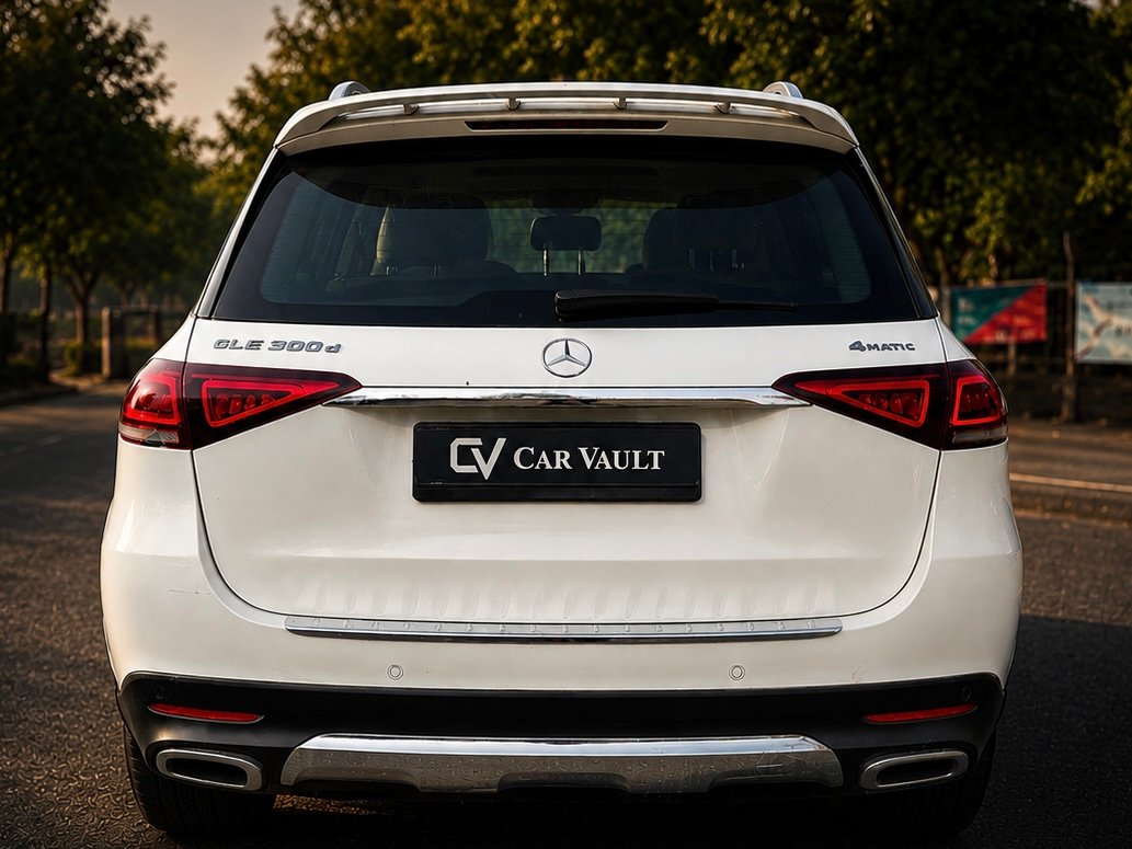 Mercedes-Benz GLE 300d 2020 - Side View