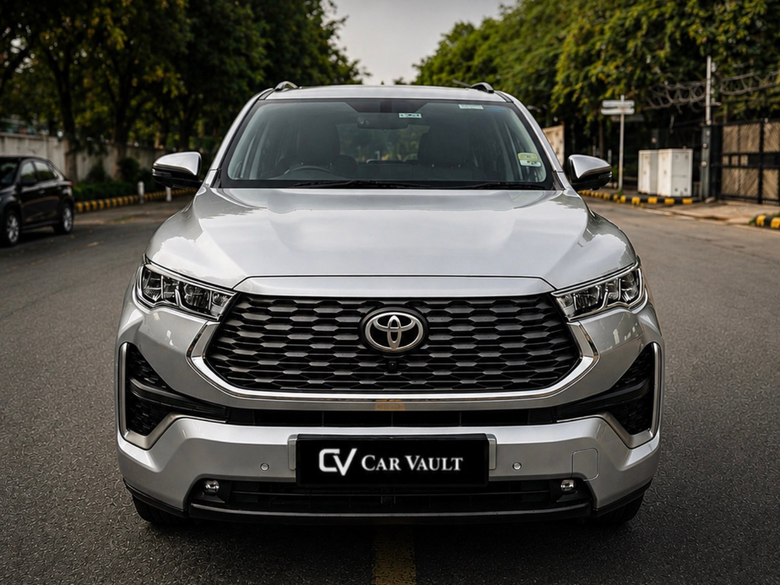 Toyota Innova Hycross ZX(O) 2023 - Front View