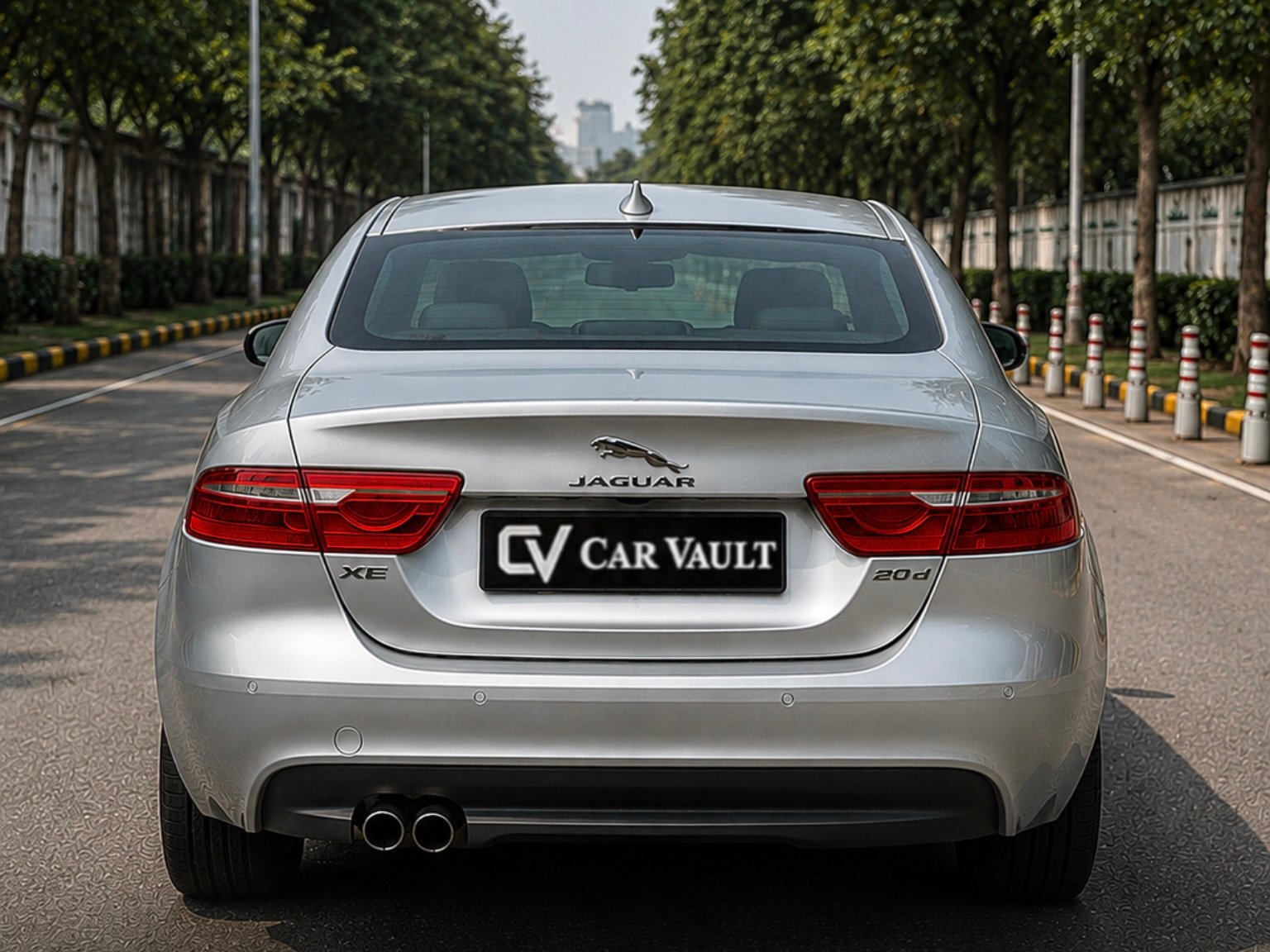 Jaguar XE 2018 - Rear View