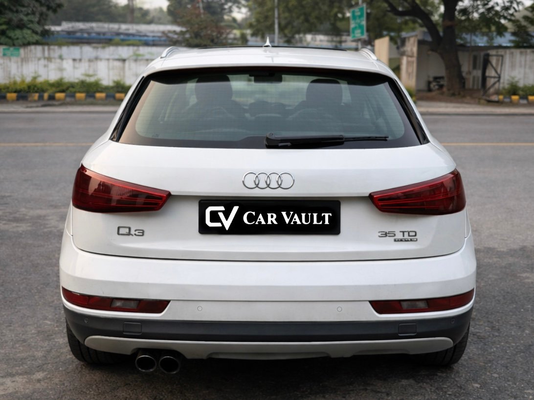 Audi Q3 - Side View
