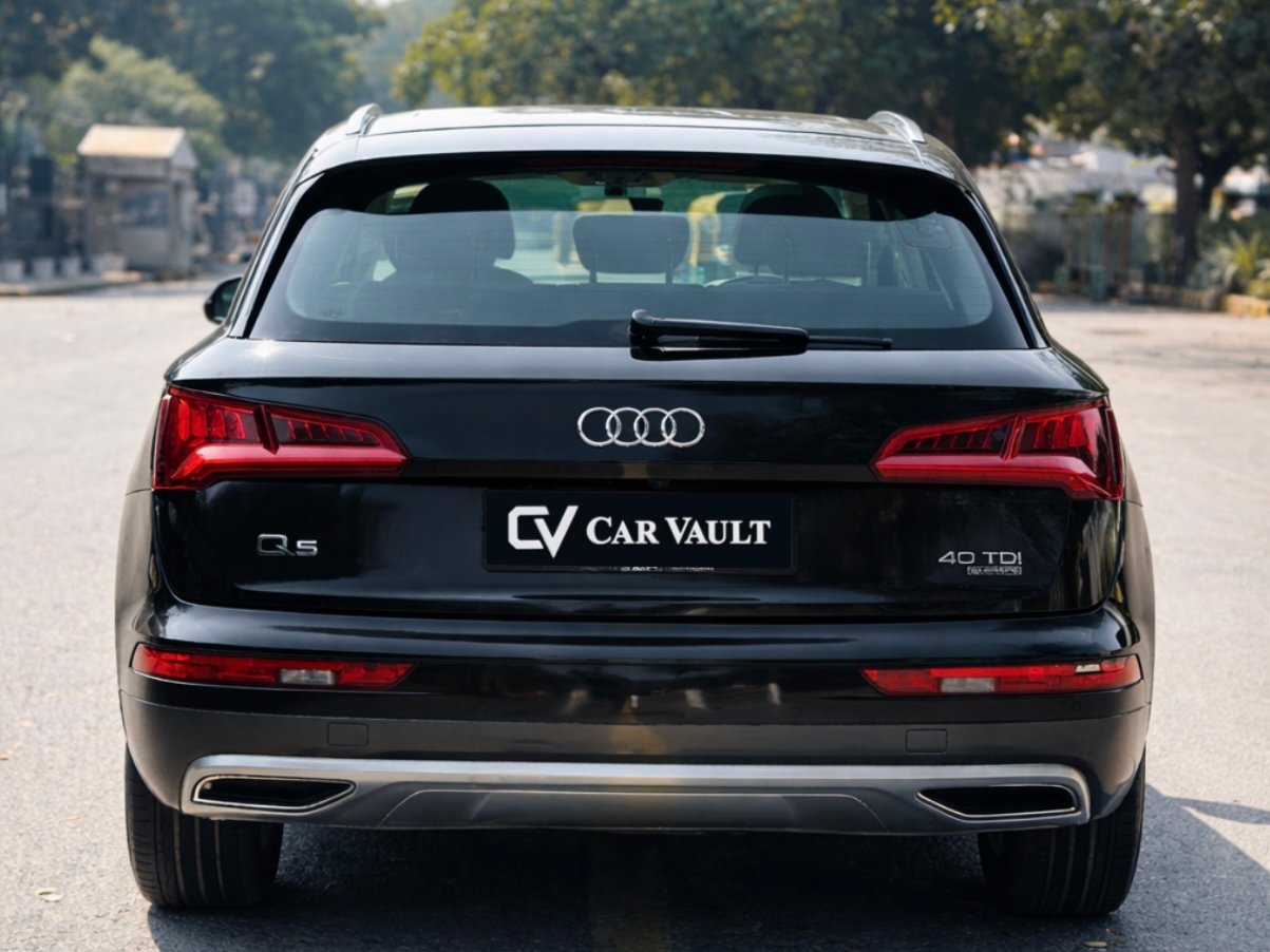 Audi Q5 - Side View