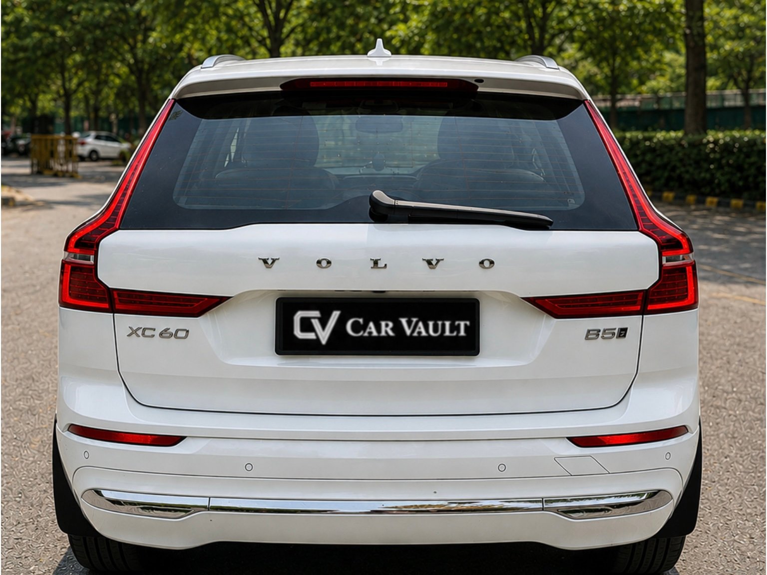 Volvo XC60 2022 White - Rear View