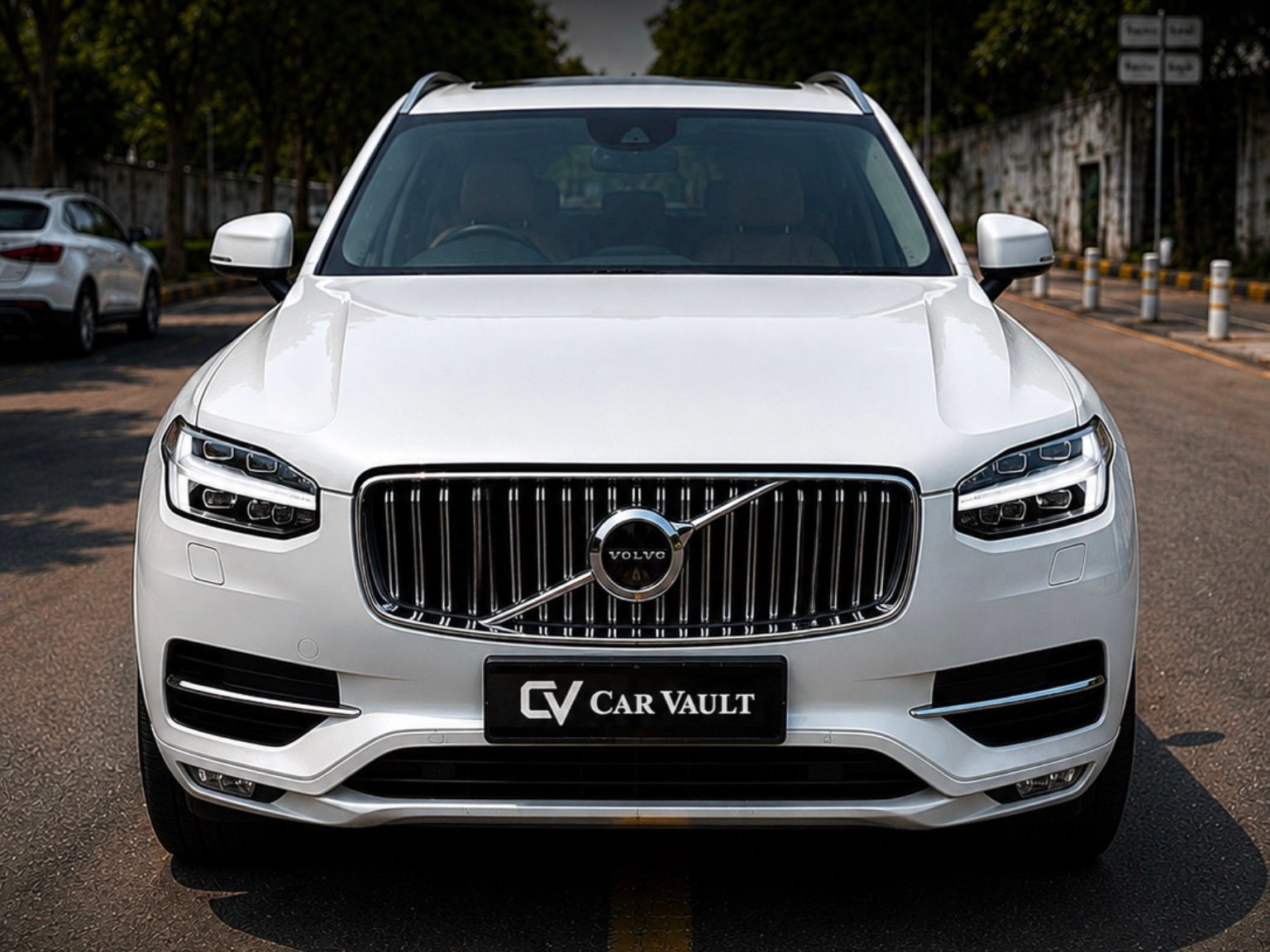 Volvo XC90 2019 - Front View