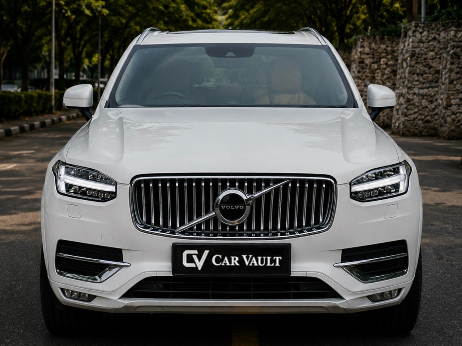 Volvo XC90 D5 Inscription 2017 White - Front View