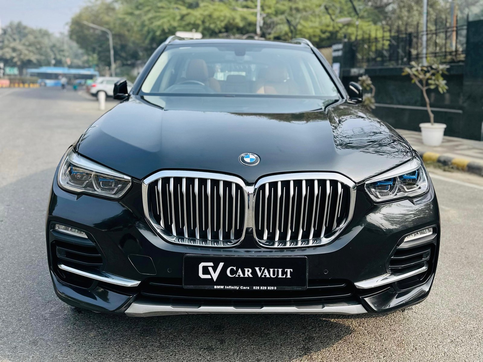 BMW X5 xDrive 30d - Front View