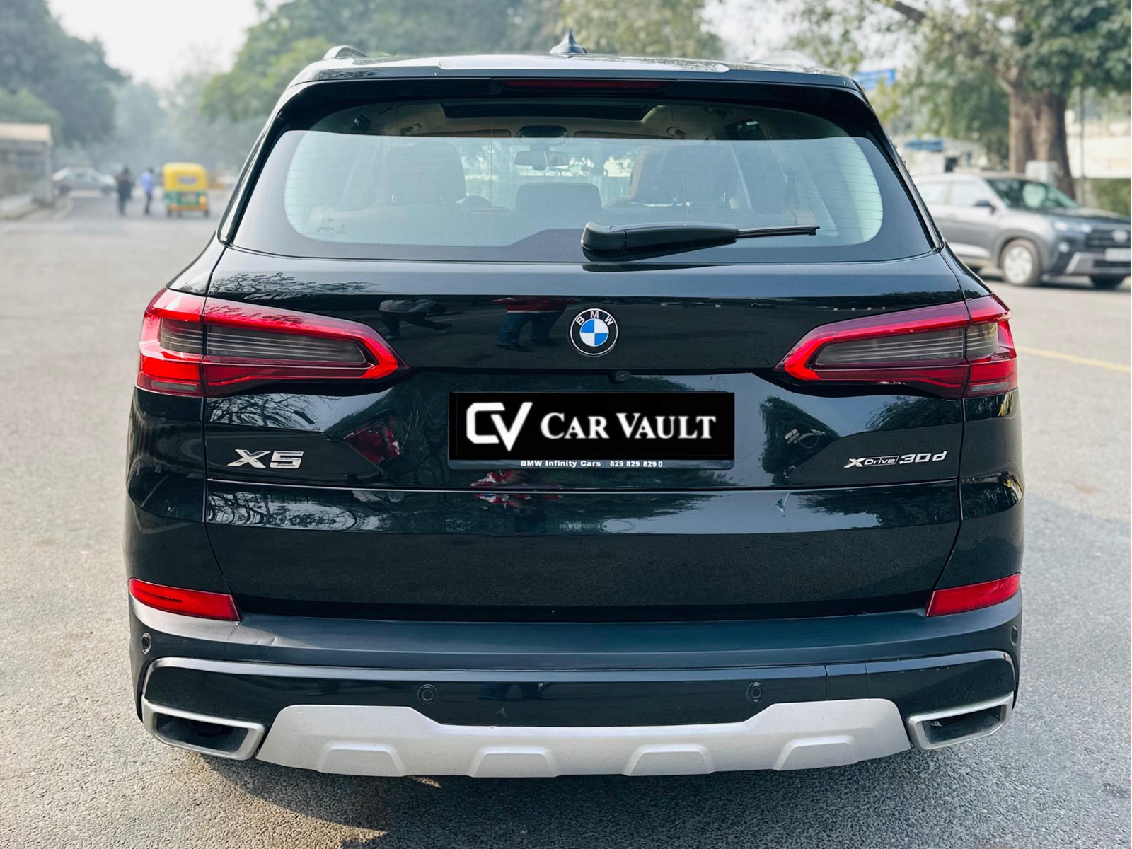 BMW X5 xDrive 30d - Side View