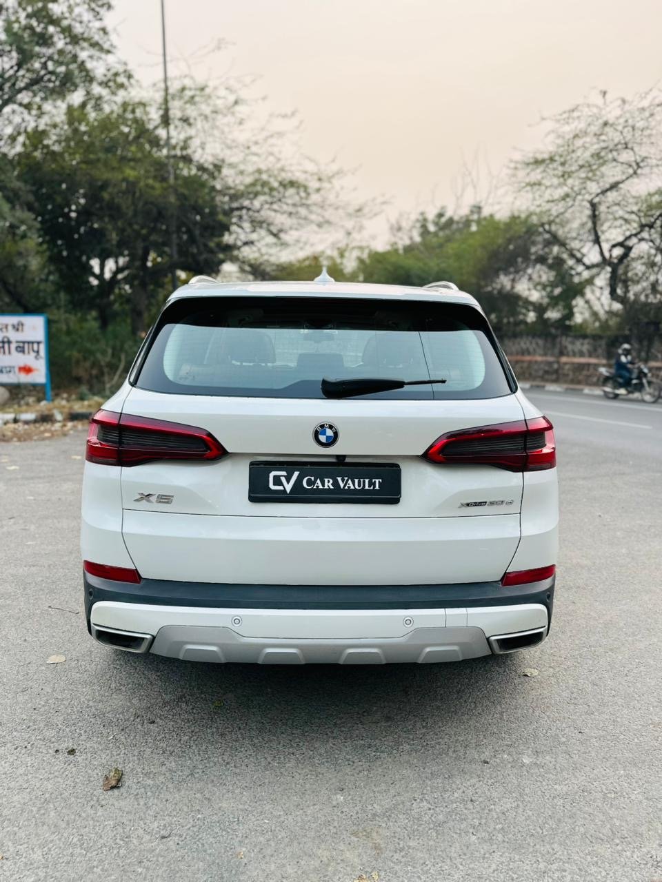 BMW X5 xDrive 30d - Side View