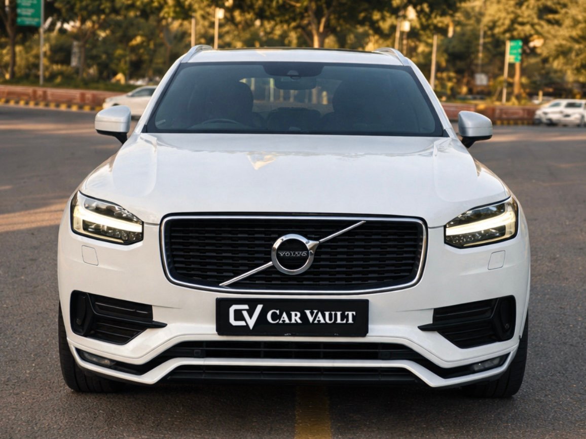 Volvo XC90 R-Design - Front View